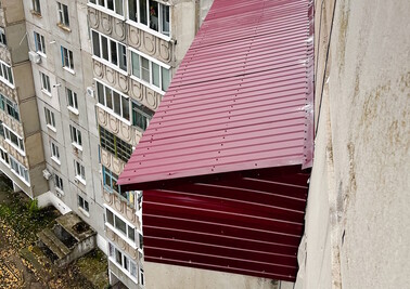 Демонтаж и монтаж козырька балкона